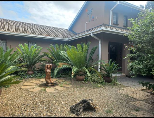 3 BEDROOM FREEHOLD FOR SALE IN RENSBURG